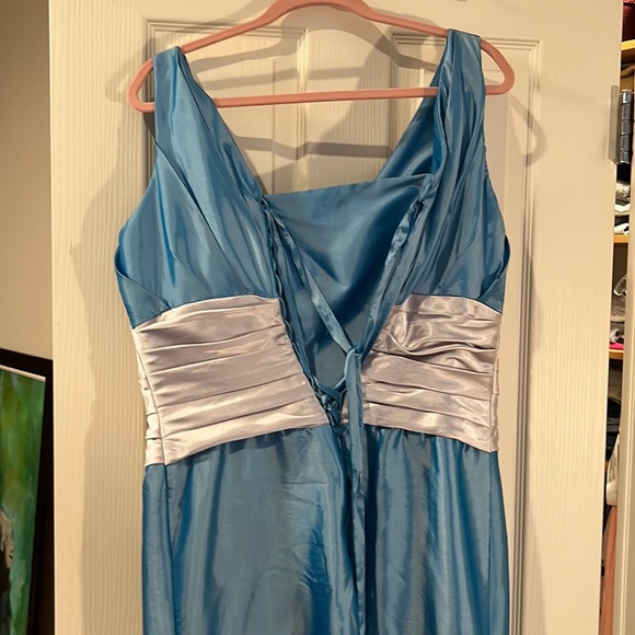 Beautiful Shimmery Blue formal gown with large bow accent - Picture 4 of 7